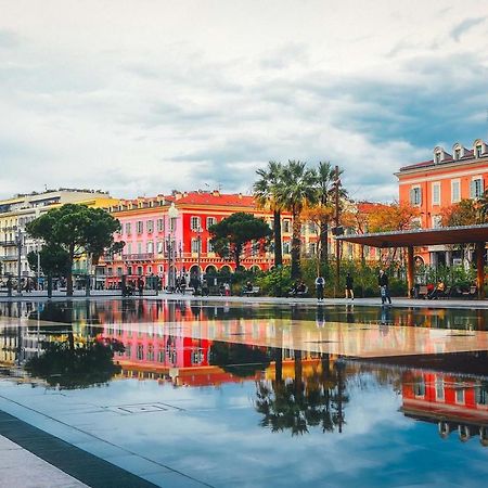 Aparthotel Riviera: Beachfront Old Town Studio with AC Nice Exterior photo